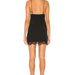 ROBE AVEC DENTELLE À LA BASE GIGI Black -Pas Cher Tendricia Magasin SPDW WD507 V3